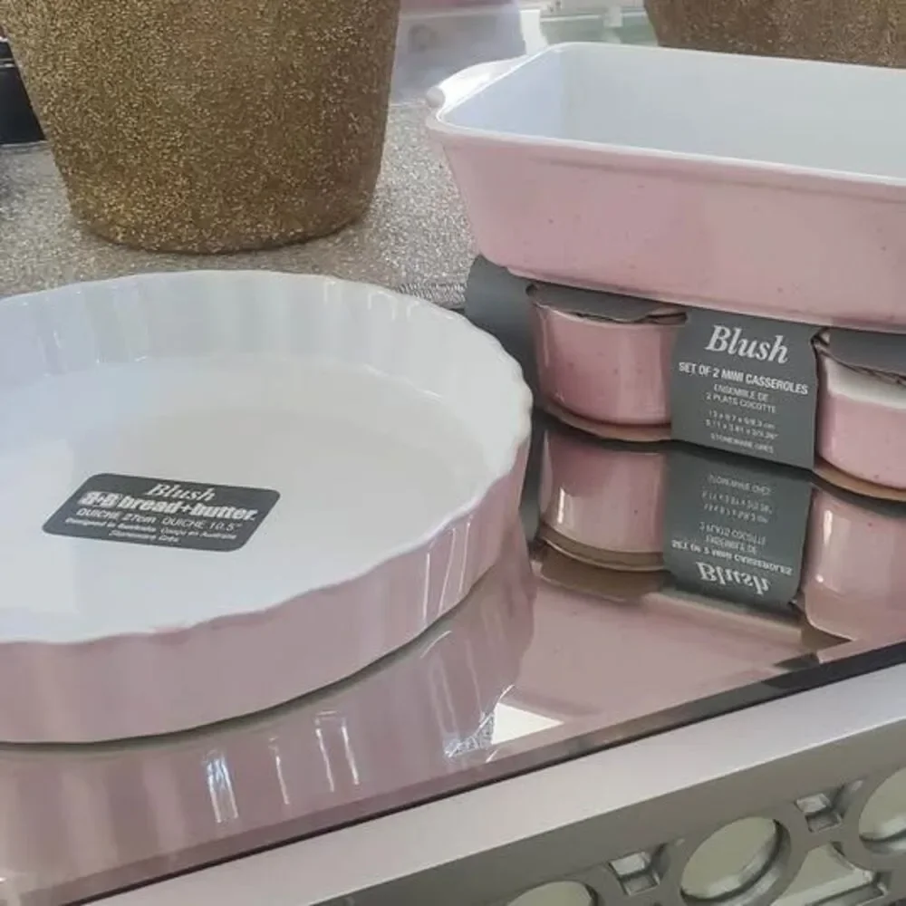 NWT Pastel pink bakeware Bundle 4 pcs
